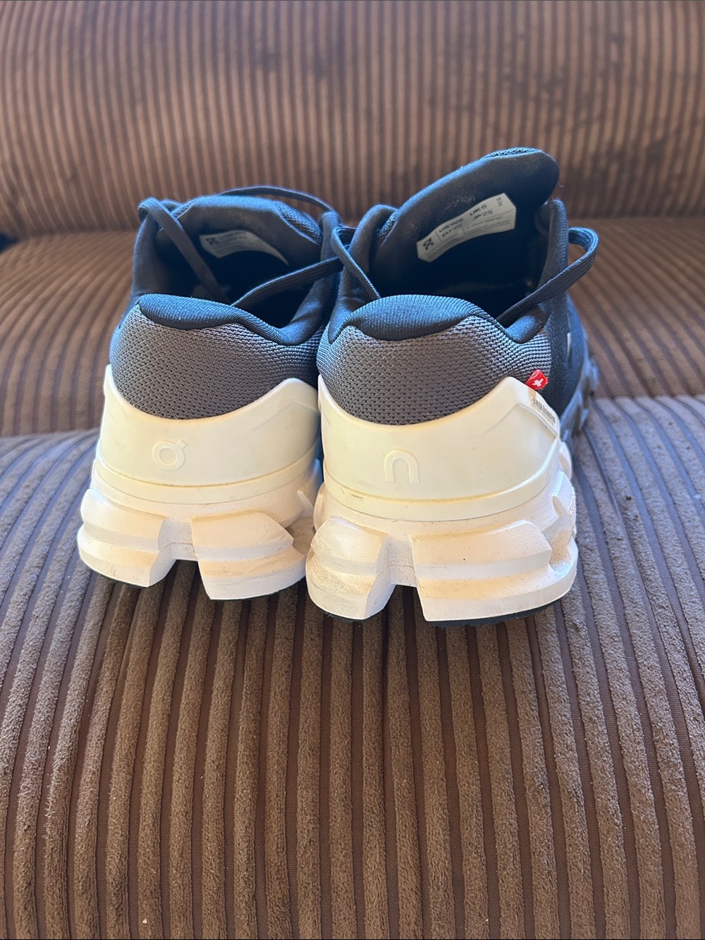 🏁On Running women’s Black and White Cloud-Inspired Sneakers - Picture 3 of 5